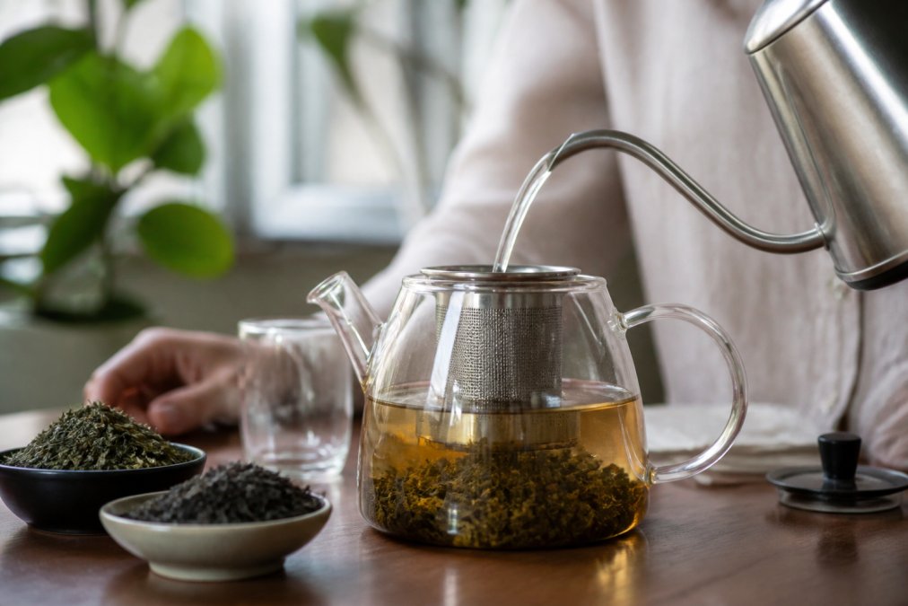How to Steep Loose Leaf Tea Properly: 2026 Guide